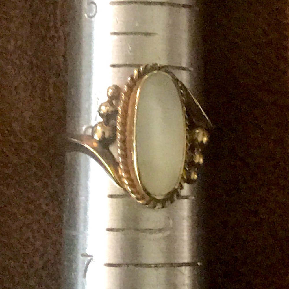 Vintage Copper Mother of Pearl Ring Size: 6 - Picture 5 of 5